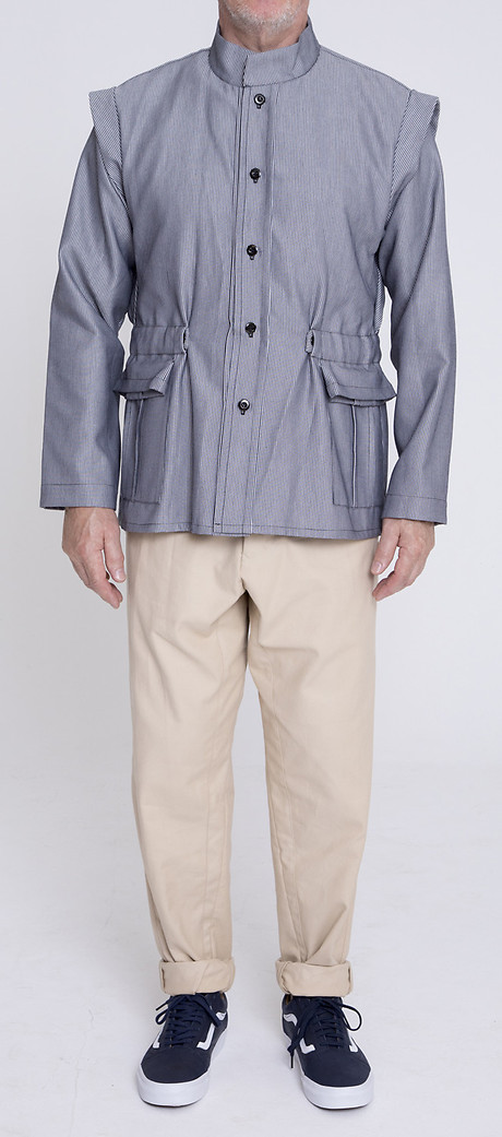 Belted Shirt Jacket über Baggy Pants Narrow Hem Belted Shirt Jacket über Baggy Pants Narrow Hem