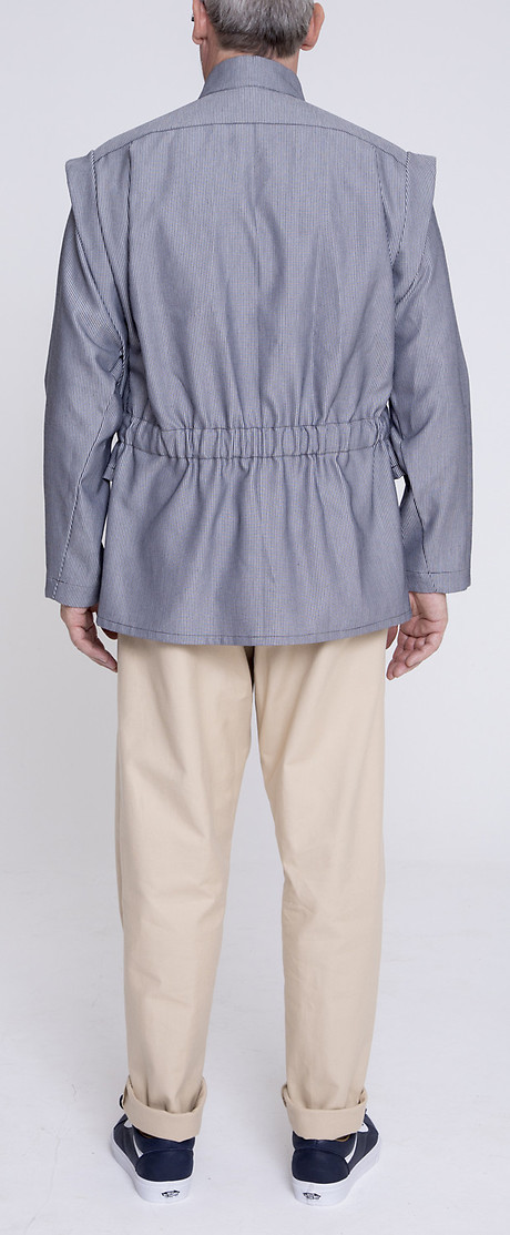 Belted Shirt Jacket über Baggy Pants Narrow Hem, Rücken Belted Shirt Jacket über Baggy Pants Narrow Hem, Rücken