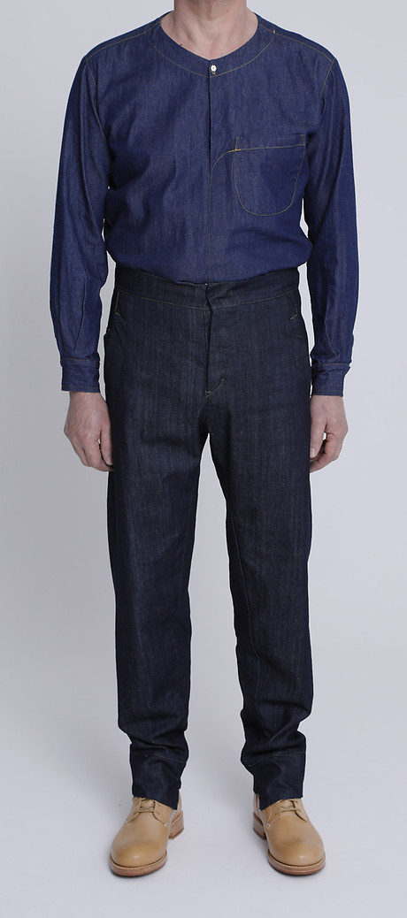 Die PWP ist ein Spitzbundhose und wird aus einem kbA Denim aus deutscher Produktion geschnitten und gefertigt. Die PWP ist ein Spitzbundhose und wird aus einem kbA Denim aus deutscher Produktion geschnitten und gefertigt.