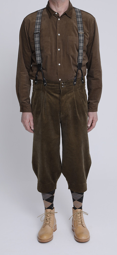 Die Knickerbocker gibt es in einem schweren kbA Cord oder wird in Harris Tweed gefertigt. Die Knickerbocker gibt es in einem schweren kbA Cord oder wird in Harris Tweed gefertigt.