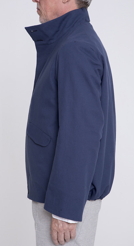 Formal Blouson, Seitenansicht Formal Blouson, Seitenansicht