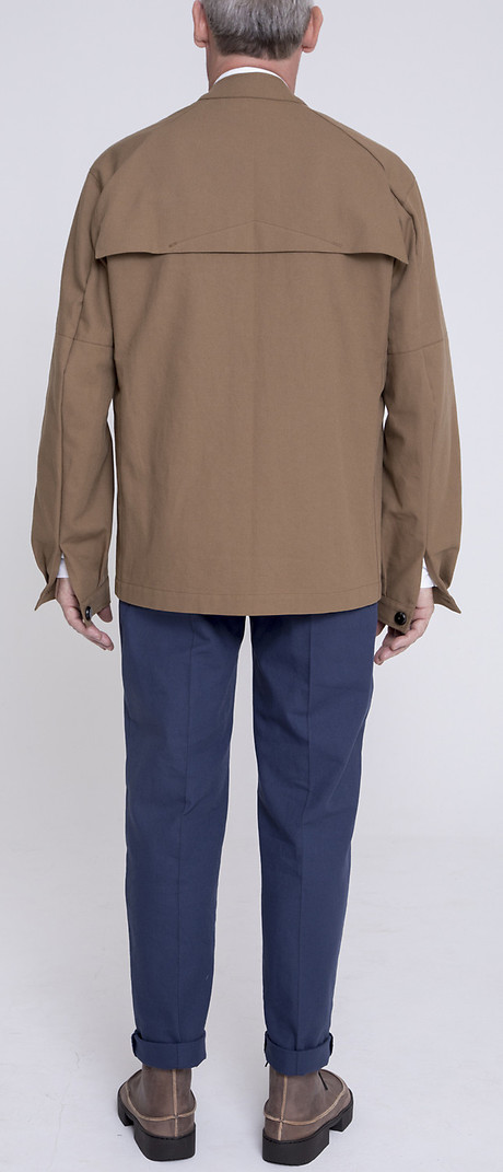 Formal Blouson über FLat Pants 50's, Rückenansicht Formal Blouson über FLat Pants 50's, Rückenansicht