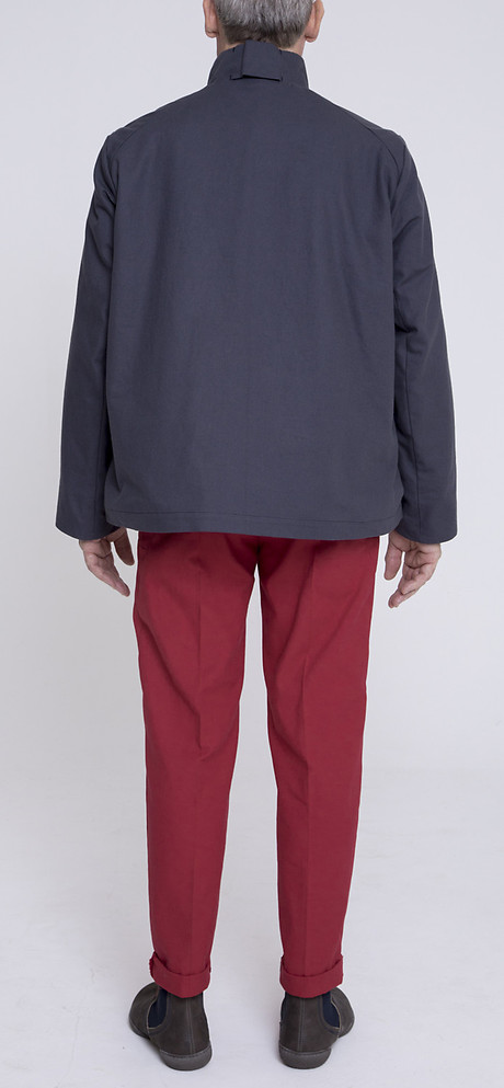 Formal Blouson über Flat Pants 50's, Rückenansicht Formal Blouson über Flat Pants 50's, Rückenansicht